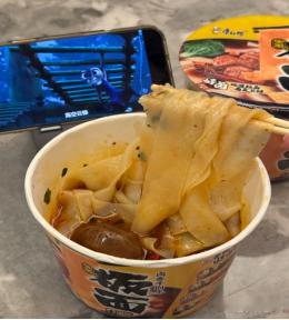 重口党速来！康师傅安徽板面堪称隐藏BOSS🔥 开水一冲卤香直飘，开盖辣香脂香双