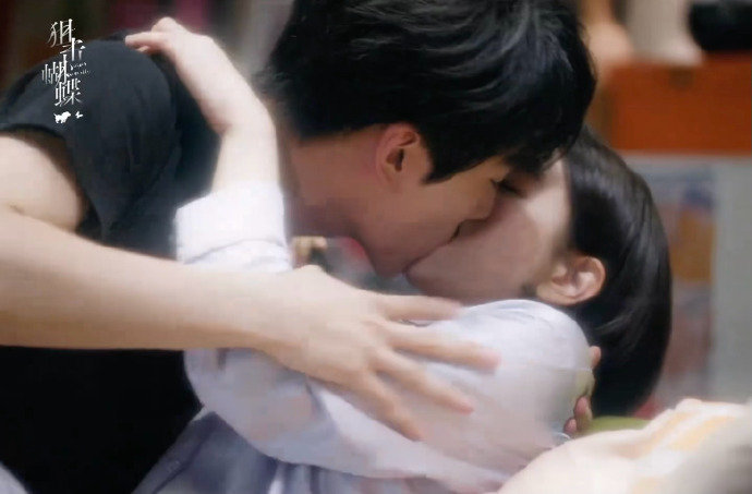 周柯宇和陈妍希这个长达51秒的吻戏周柯宇红透了周柯宇和陈妍希这个长达51秒的吻戏