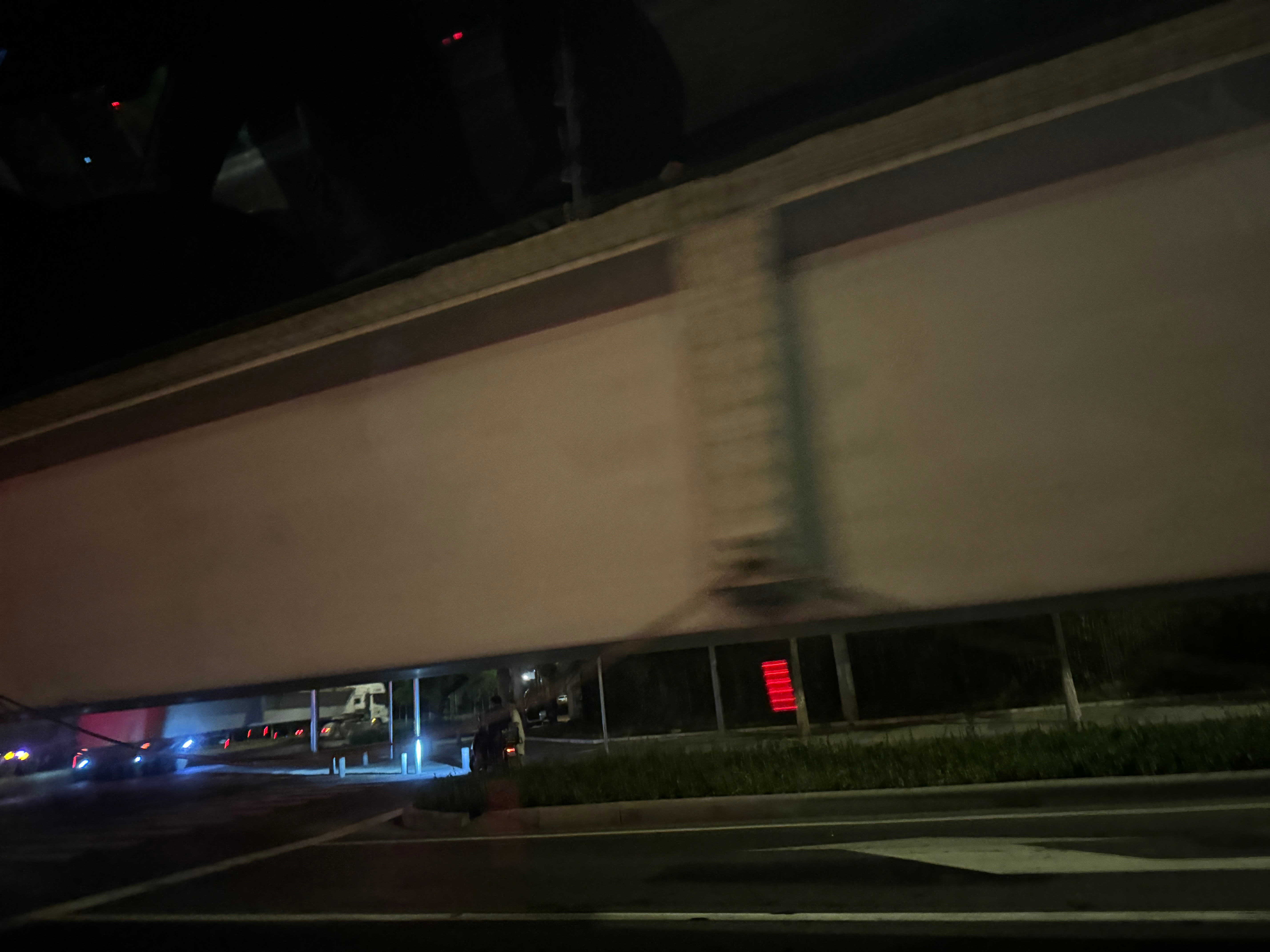 坐车迷迷糊糊睡着了，睁眼一看吓一跳… ​​​