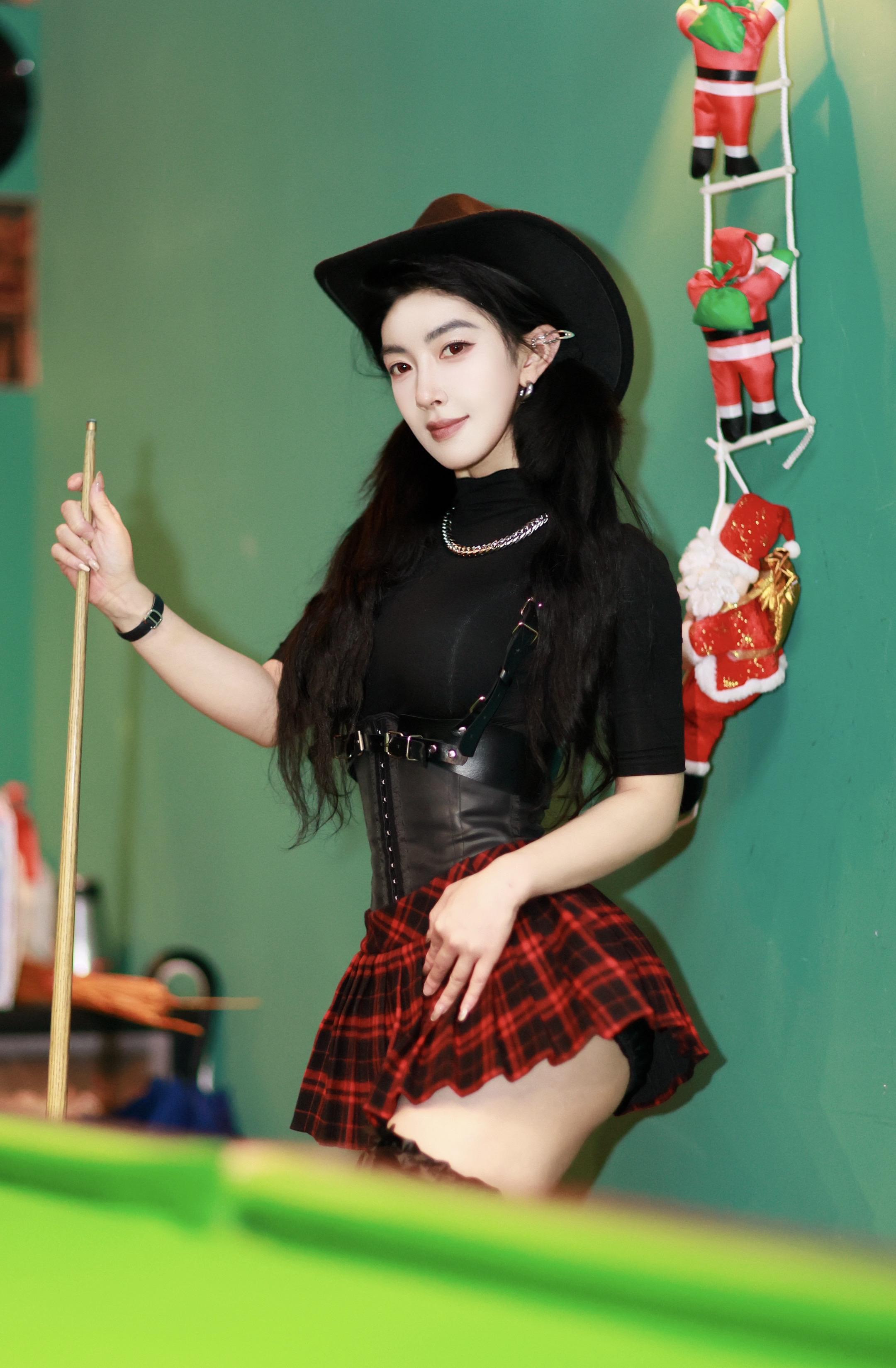甜酷天花板 狮子座 暗黑系辣妹穿搭