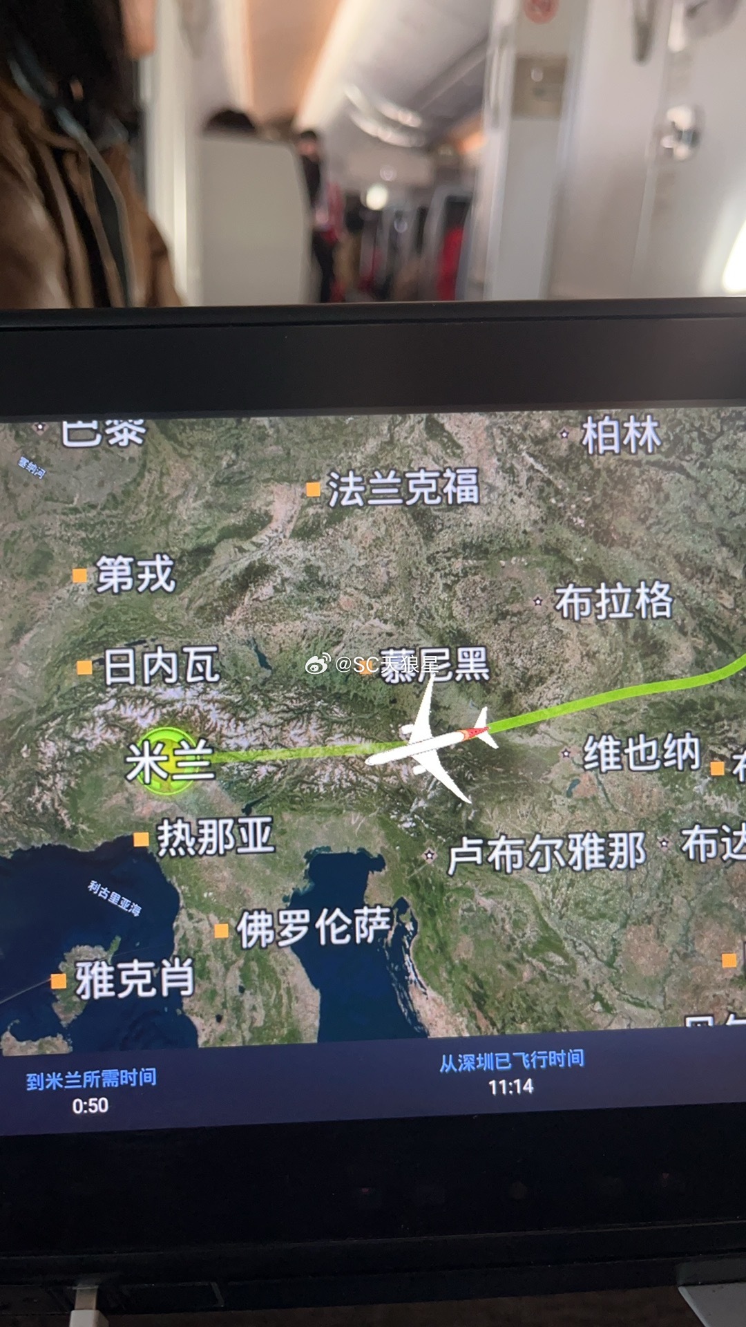 下一班行程delay将近5小时，但是托运时间不变。只能匆匆去米兰市区，吃个网红帕