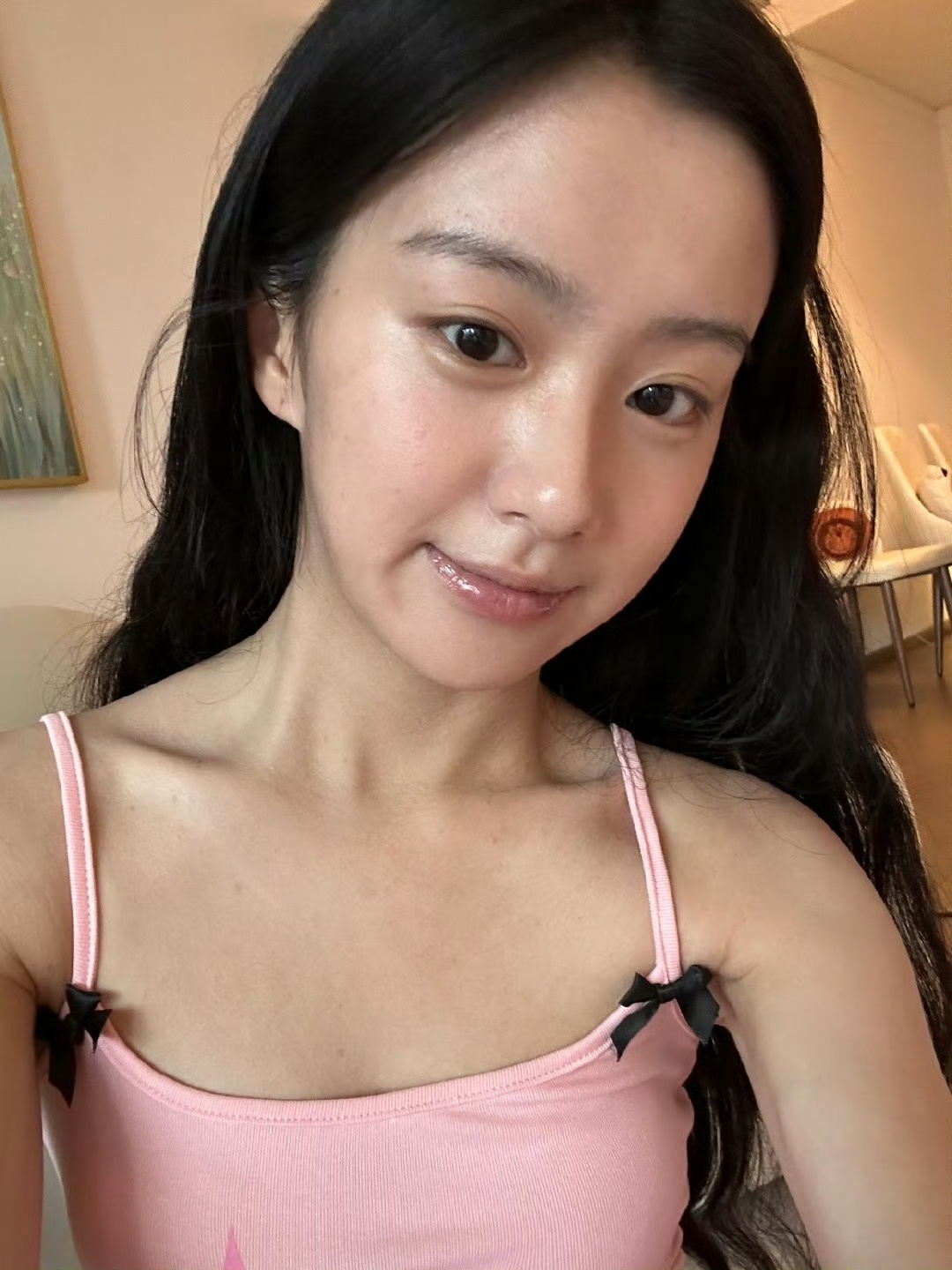 包上恩 你怎么总是和她们说话算了你笑起来好可爱🐽