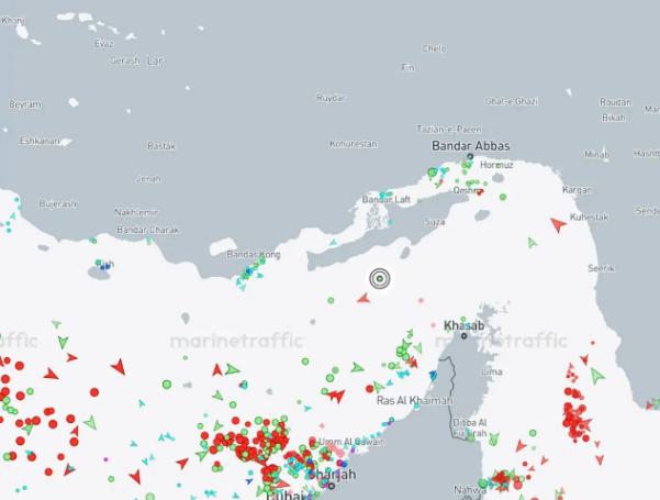 最近霍尔木兹海峡又出事儿了，有一艘叫“塞伦”号的集装箱船，挂着加勒比海岛国圣基茨