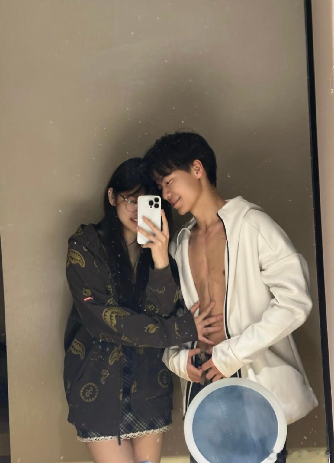 也是轮到我摸上腹肌男了 ​​​