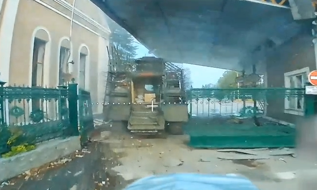 【#俄称在红军城围困乌军#】#乌否认被俄军包围#俄罗斯国防部11月1日称，俄军在