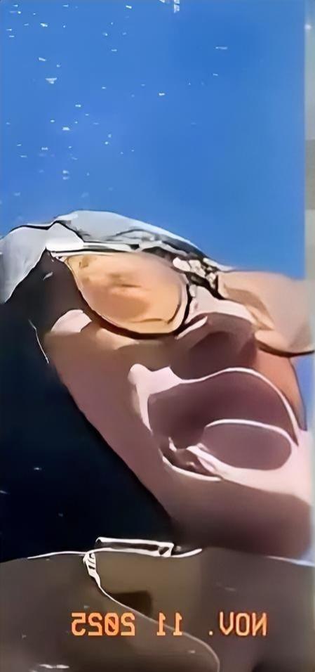 这是不是冤大头[捂脸][捂脸]
事情是这样的，一个五十岁的大叔，和一个二十岁的女