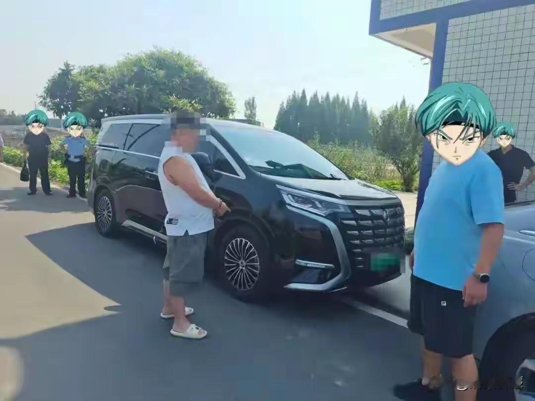 电视剧都不敢这么演！四川夹江，男子沉迷于网恋，不小心被对方诱导裸聊，更奇葩的是，