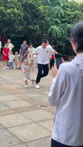 孩儿他爹，这游戏非赢不可吗？[捂脸]