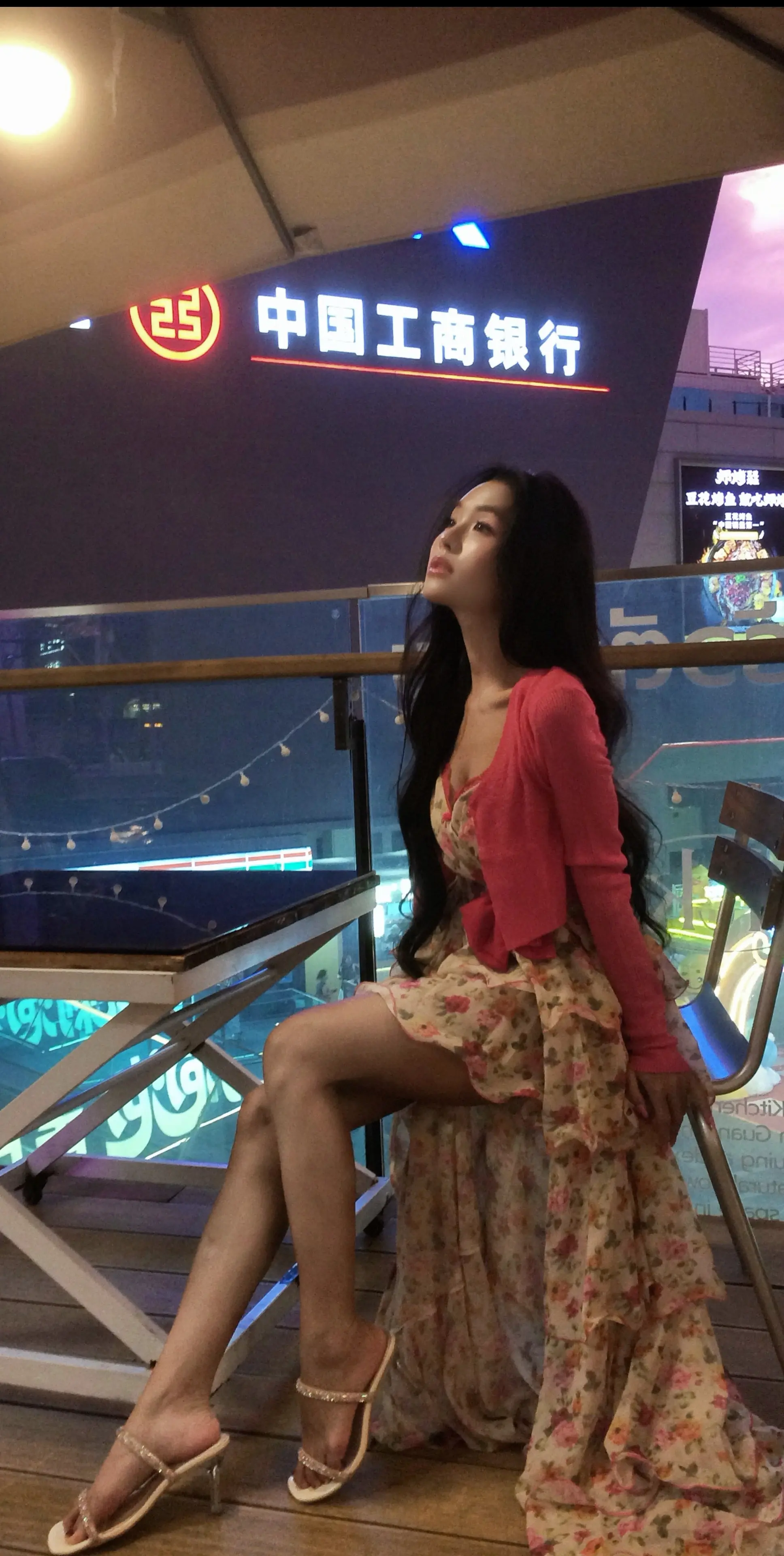 纠缠了你这么久只是不想让你爱上别人 那天晚上为你哭 是真的喜欢你