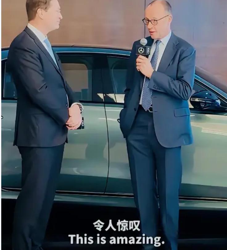 2 月 26 日，德国总理默茨在北京参观了梅赛德斯 - 奔驰后，突然失去了 “自