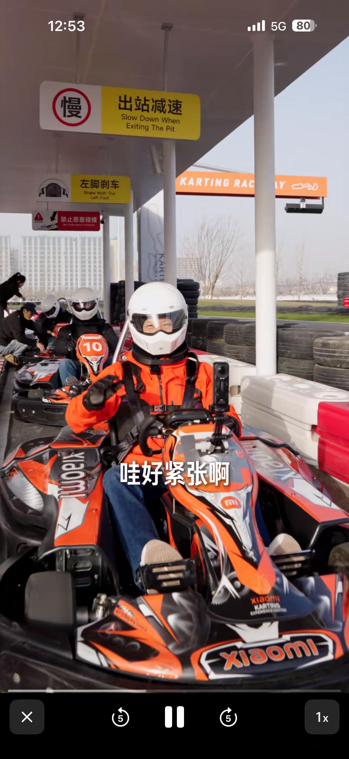 尴不尴尬，自己建个卡丁车赛道，被某员工轻松“拿捏”公关处理不好是有原因的，员工都