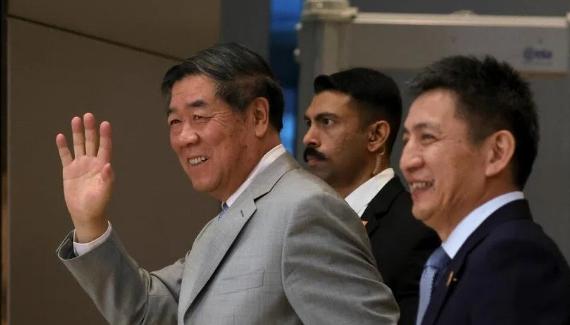 有人问美国人坐飞机不远万里来亚洲了，为什么不直接在中国会谈，而是选择了马来西亚。