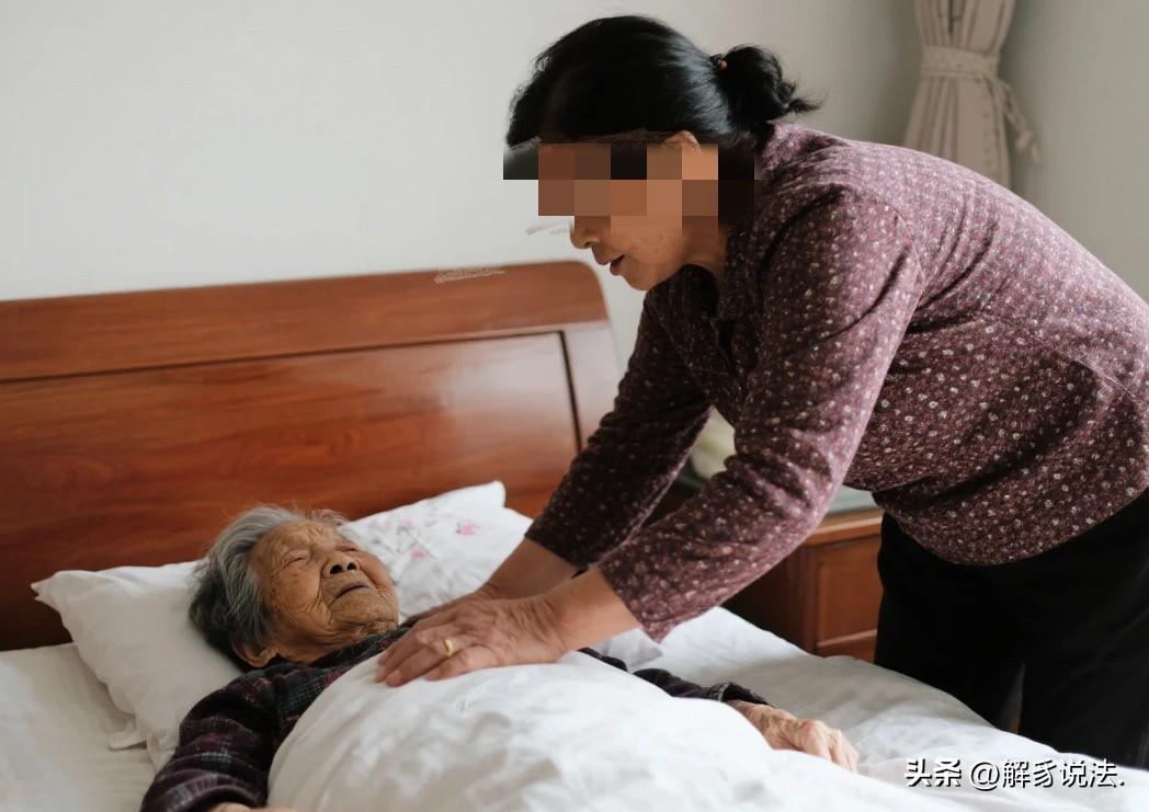 “讹人失败！”江苏淮安，一老太常年住院，出院时仍处于昏迷状态。家人无分身乏术照顾