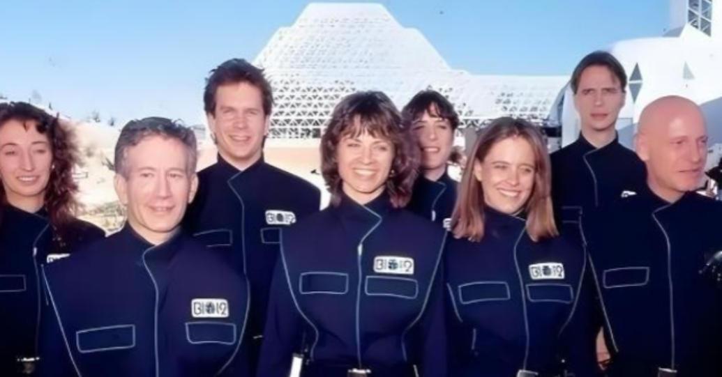 1991年，美国特意做了一个轰动全球的实验，把4男4女关在一起两年，再次打开房门