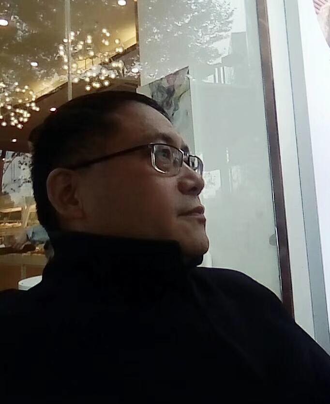 很多人都说，

老王啊，整天看你咪咪笑，那么乐观，难道就没有什么压力和负担？
