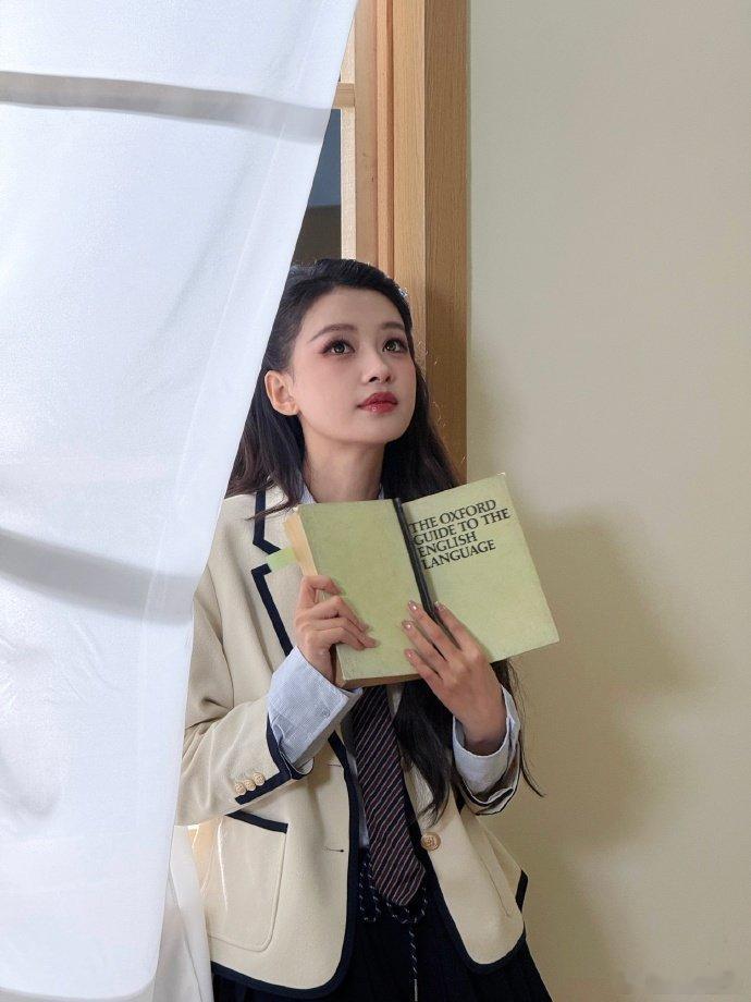 孙怡给叶一茜化了王菲仿妆王菲的晒伤妆还是太超前了！对孙怡的化妆水平期待值还是太高