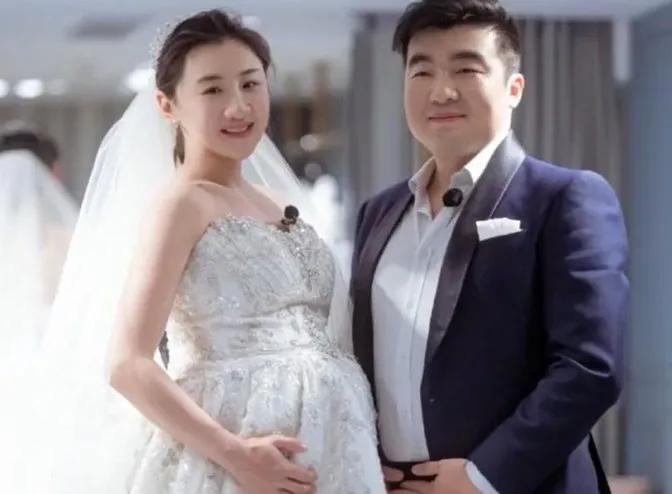 “退亲吧！”2019年，30岁的奥运冠军何雯娜怀孕5个月，与38岁身家过亿的离异