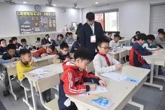 前沿
洞见
邻国越南政府决定：
2028年起，所以越南学生都将把英语作为第二语言
