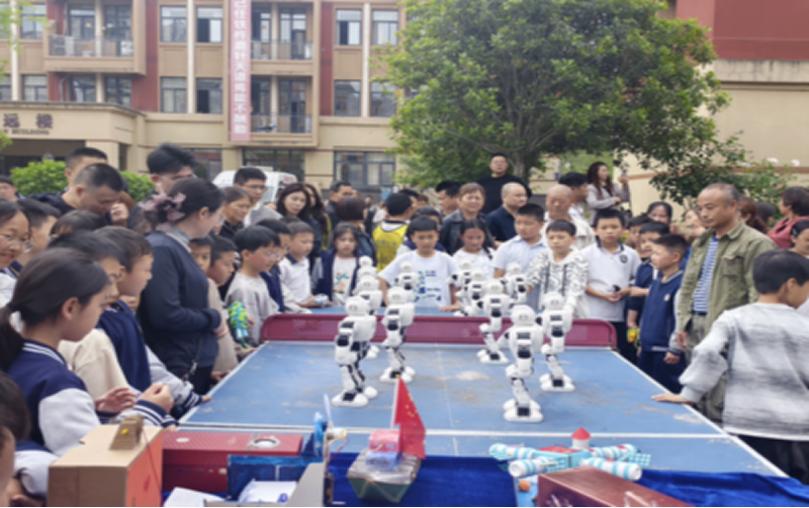 旺苍县：科普大篷车走进博骏公学 科技之光点亮校园
    
   近日，旺苍县科