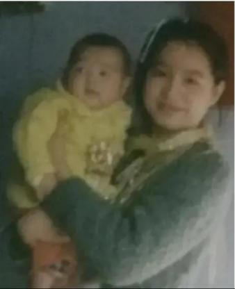 1976年，25岁女知青抱着4岁儿子回京，母亲气得半死，怒骂她未婚先孕，不知羞耻