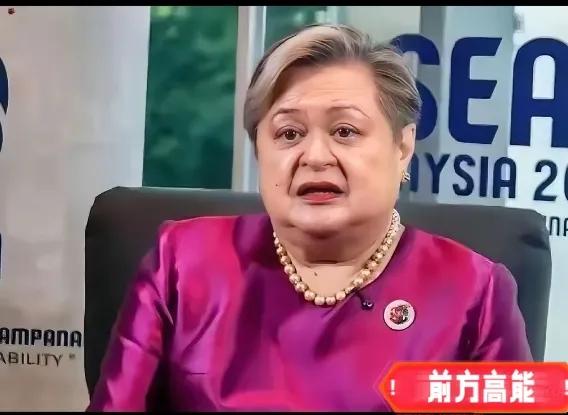 菲律宾外长，24小时内上演光速变脸！
前一天还在怒批中国“不友善”，第二天立马改