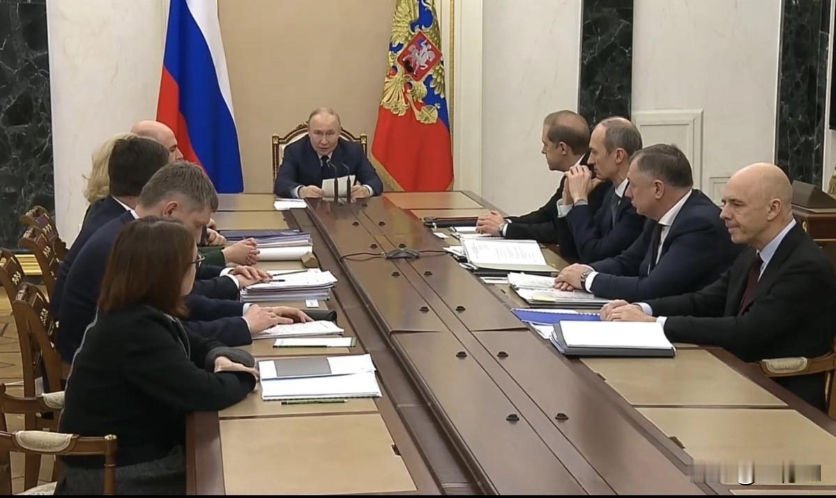 俄新社2月4日电 俄罗斯总统普京于2026年召开首次经济问题会议，会上明确要求推