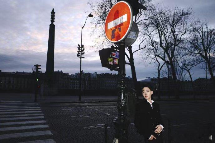 Henry10张街拍9张在插兜 Henry街拍插兜超有范儿！10张里9张都如此，