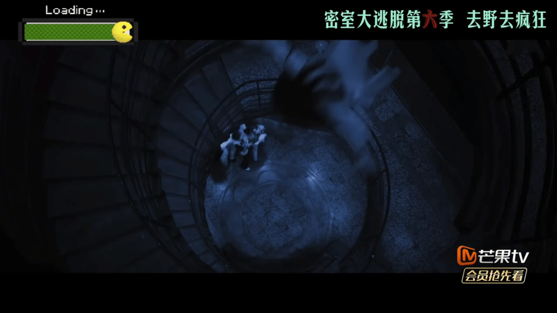 哈哈哈哈哈哈谁说的这张图叫《周笔畅和她身后没用的男人们》啊！周笔畅的身后居然躲下