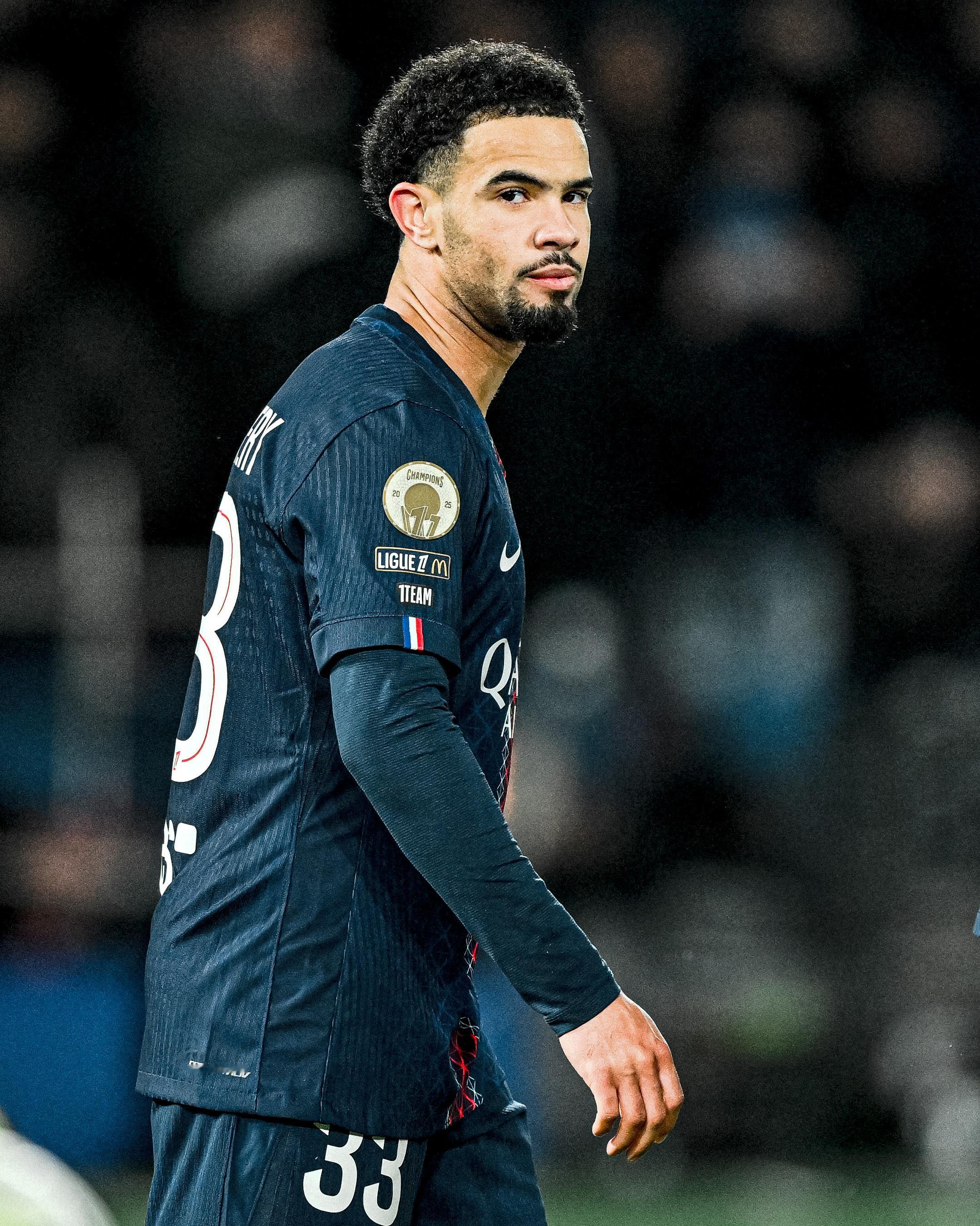 2006年生，法甲100场出生于2006年的埃梅里迎来了个人100场法甲，100