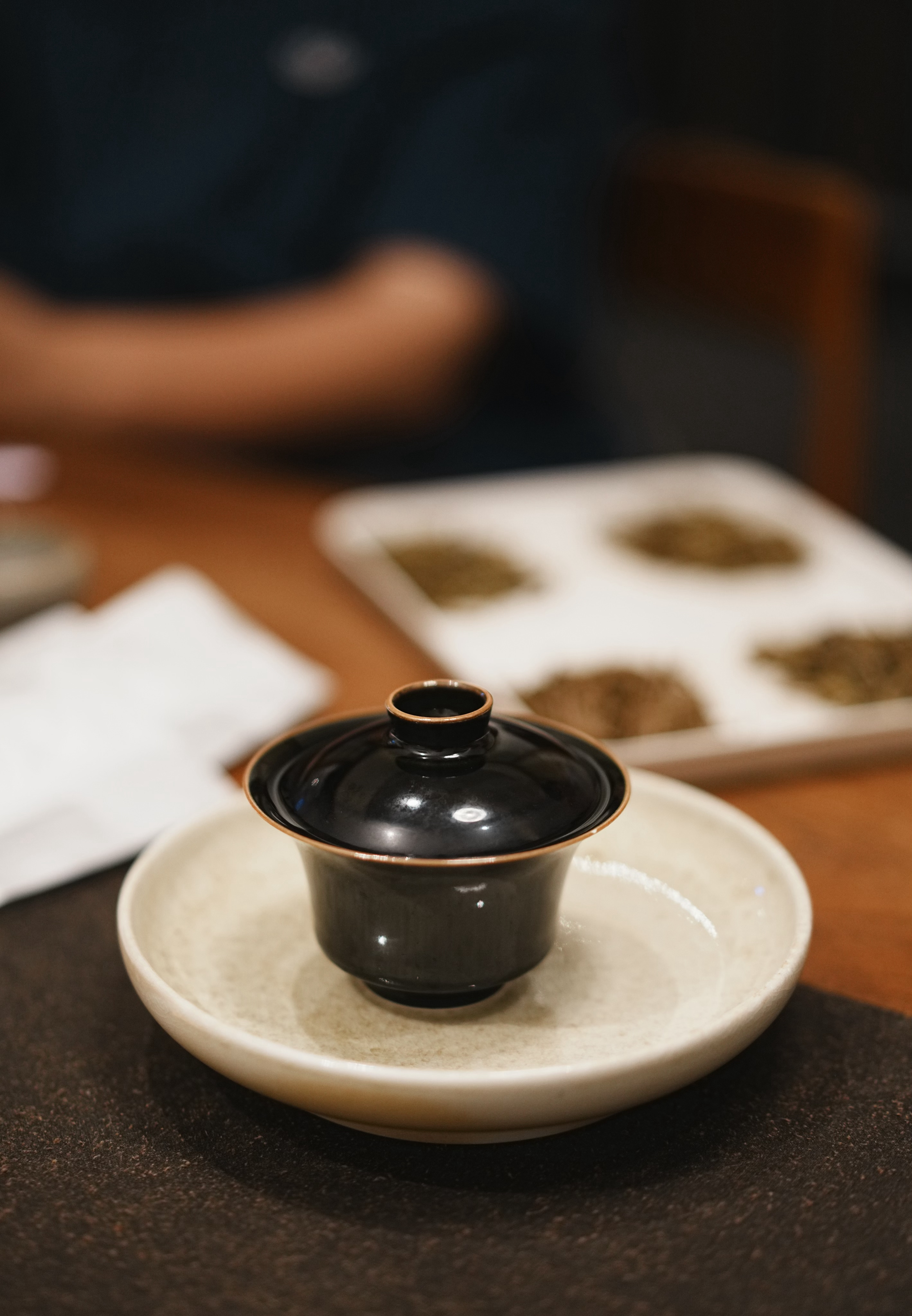 今晚最有价值的,不是喝到了几款好茶。而是大家开始愿意去问: 为什么?同样是东方之