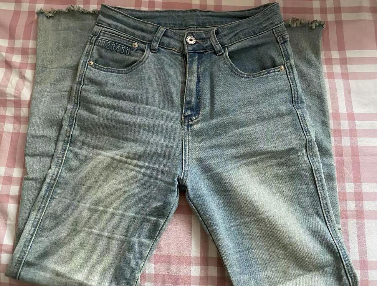 灞桥区男子蒋某某酒后尾随女子周女士并强行猥亵，法院以强制猥亵罪判处其有期徒刑8个