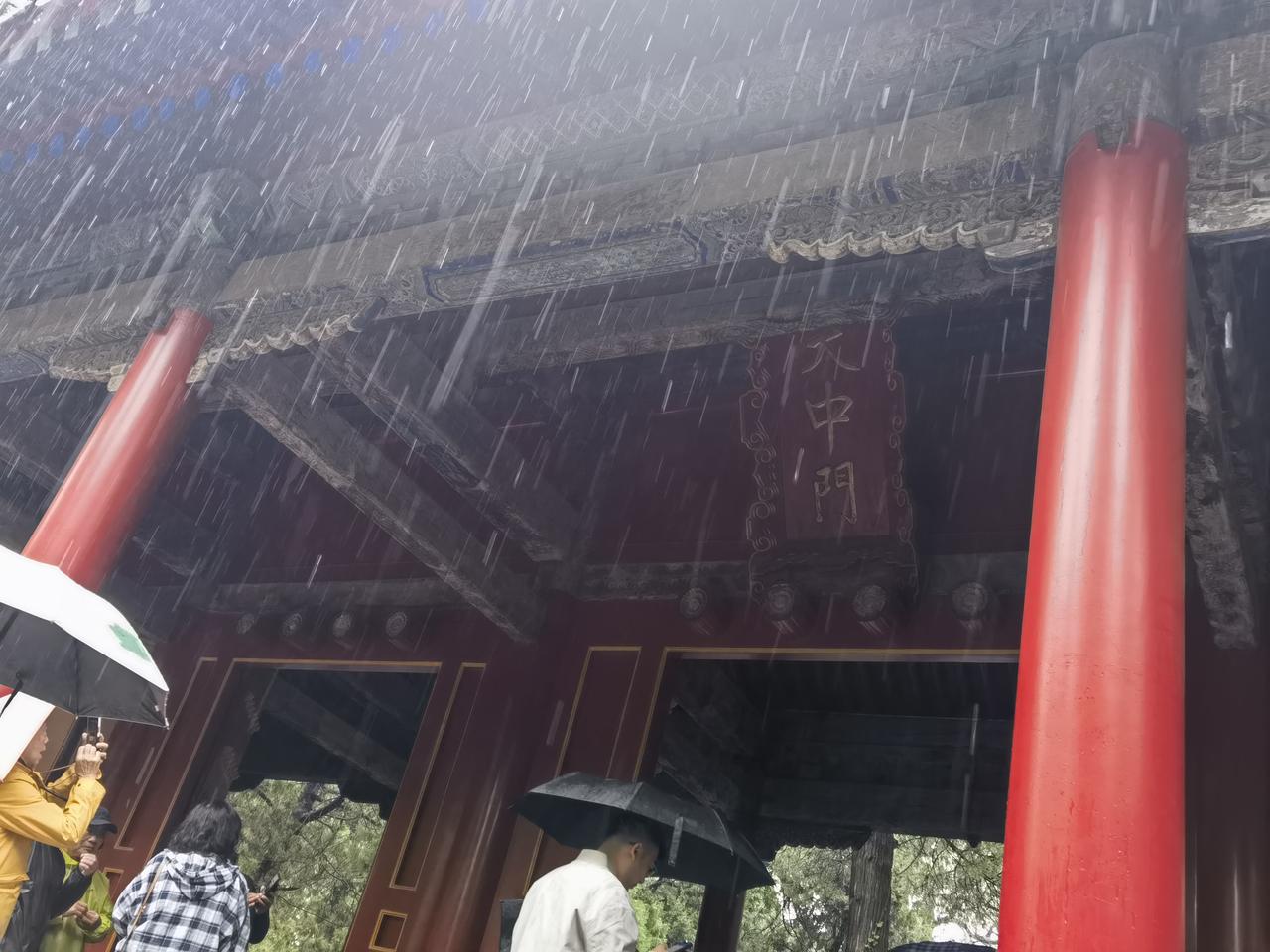 特种兵的一天：
孔庙→孔府→颜庙→周公庙→孔林→邹城孟庙→孟府

下了一天的中雨