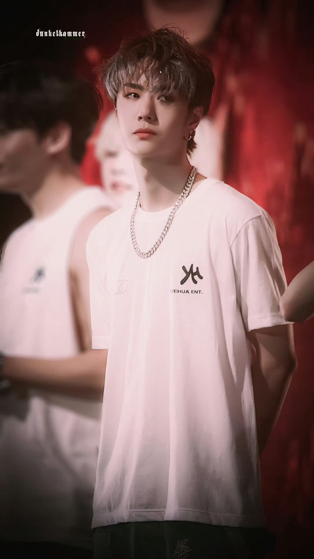 王一博身上有一股独特的气质～拽，我就是这条街上最帅最酷的仔王一博 ​​​