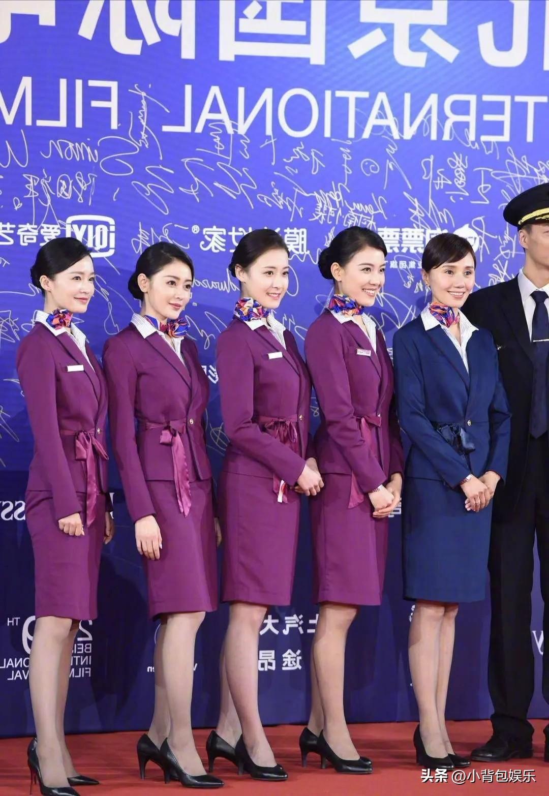 万万没想到，李沁和张天爱穿上航空制服，颜值和气质真的是绝绝子呀，而意外的是，这次