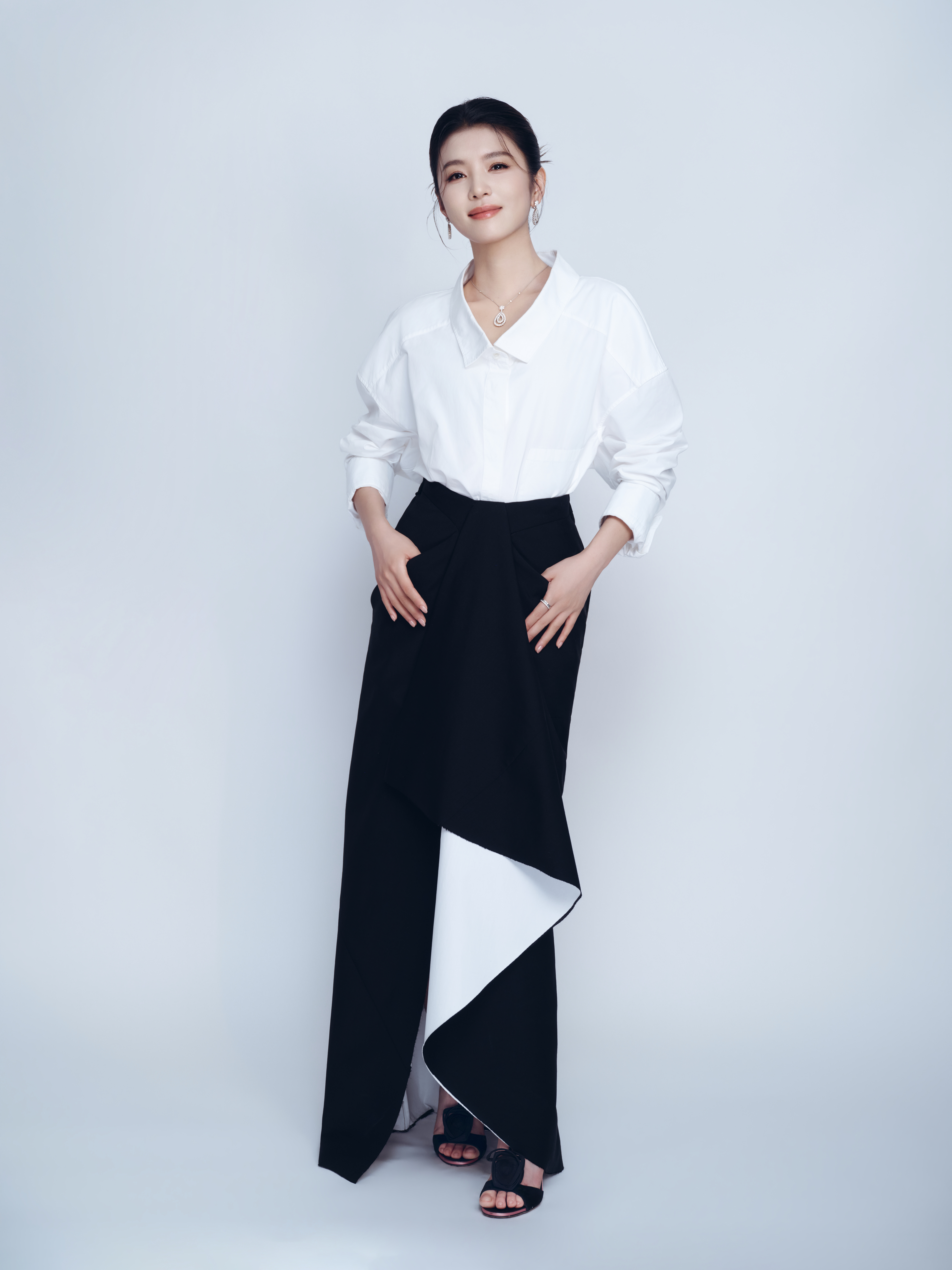 李云霄 ☁️李云霄最受传媒关注女配角影视演员这条路，才刚刚开始。未来会继续带着这