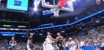 文班亚马又伤了 看上去跟约老师的伤有点像，也是膝盖过度伸展……希望没有大碍！ 约