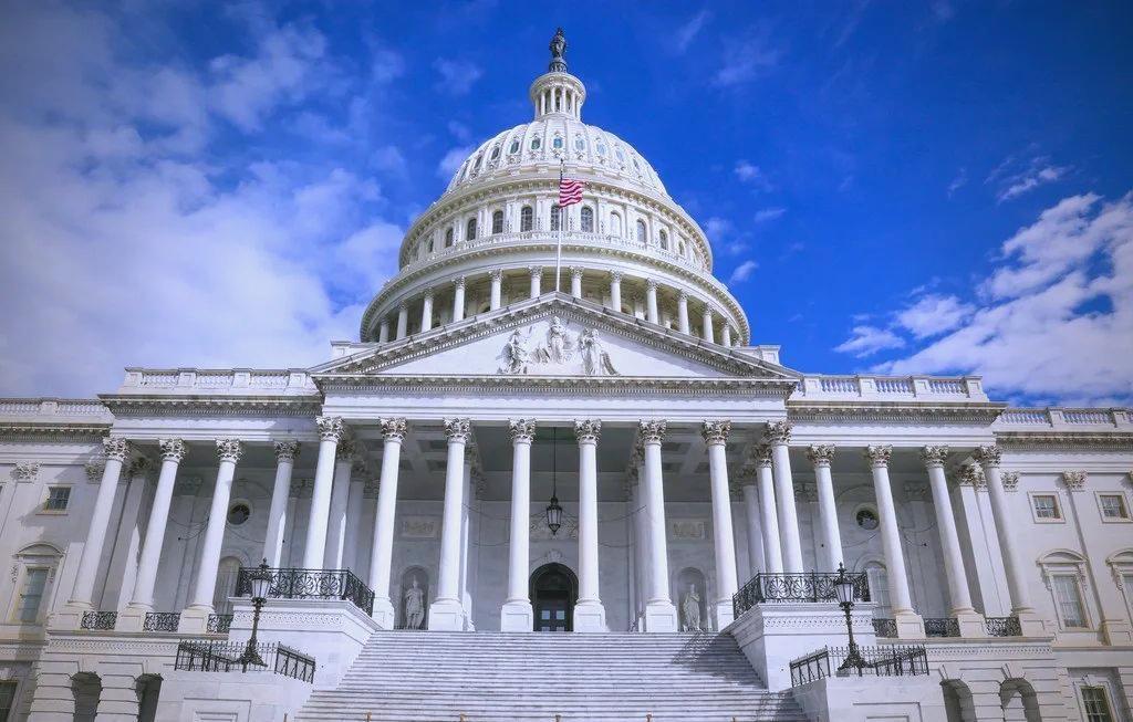 美国介入两岸关系那就是妥妥的搅屎棍。经济上，2026年美国与台湾达成协议，把台湾