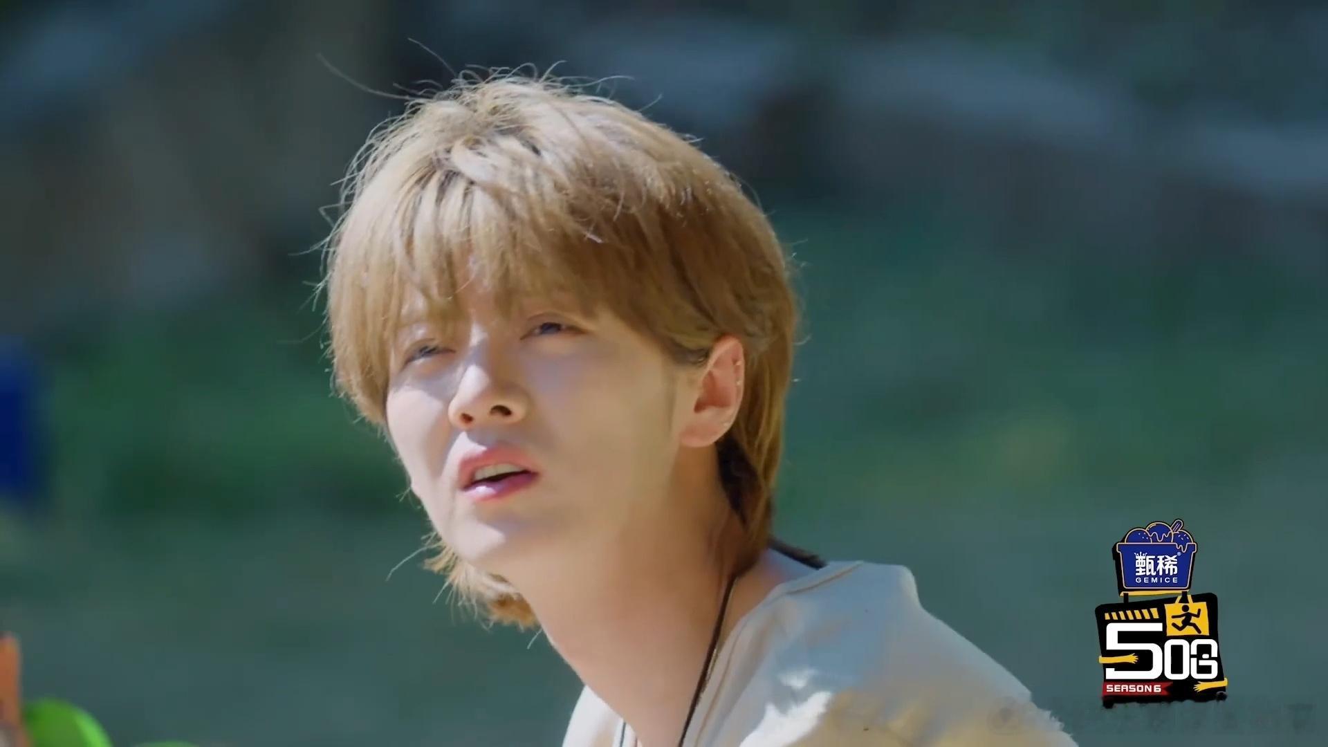 鹿晗嗓子里住摩托车 谁还没听过鹿晗这句“不想脱了～～”！王勉让他脱袜子，结果一开