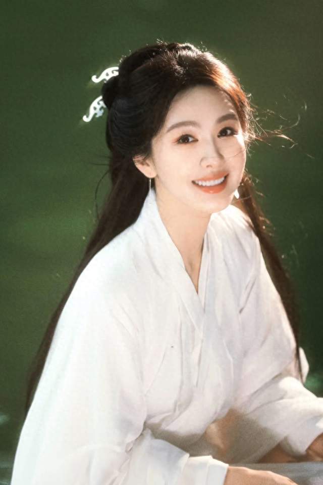 李菲儿回归拍戏，才发现熟面孔演员的机会终于来了