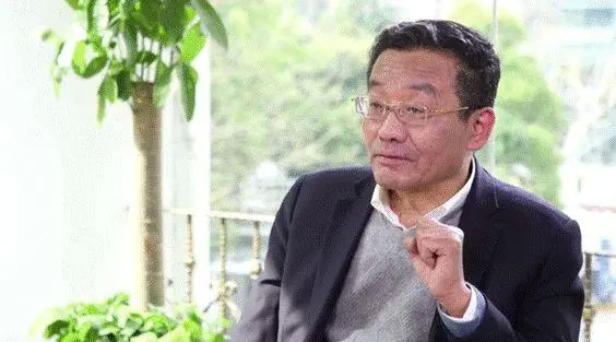 在命运抉择的重大关头我们依靠的不是头脑的力量，而是心灵的力量。在这里不是科学出现