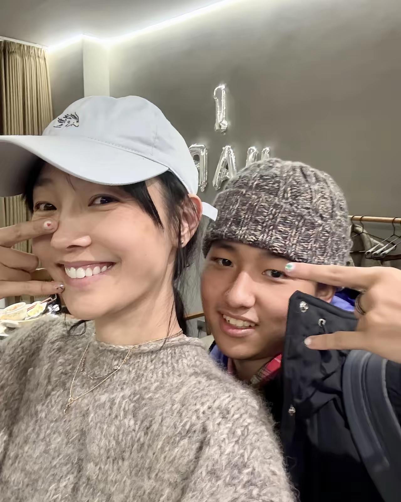 基因真的不骗人！白百何首晒18岁儿子正面照，网友：和爸爸陈羽凡如复制粘贴！

看