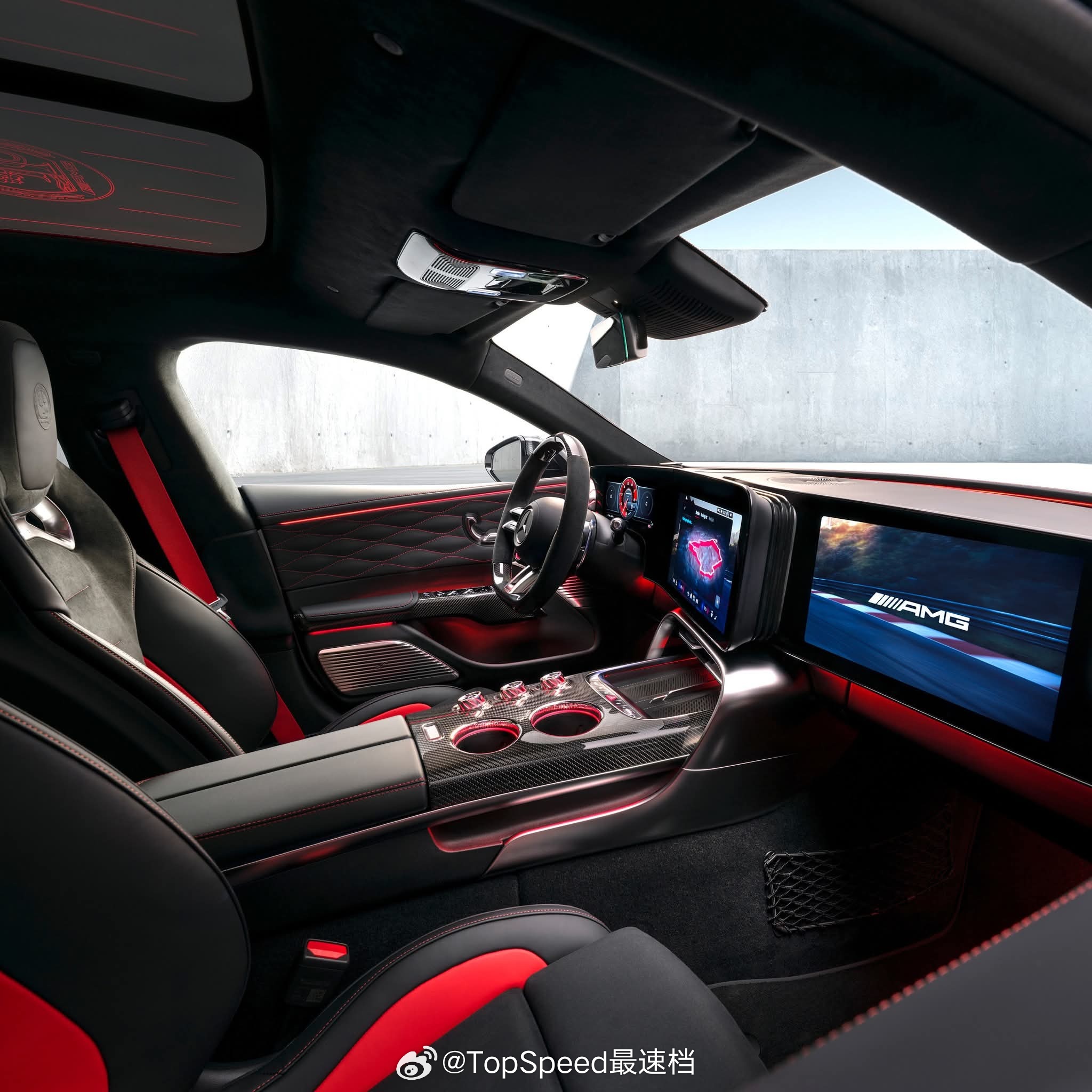 梅赛德斯-AMG 正式公布了旗下全新旗舰纯电车型的内饰官图，该车最大功率超100