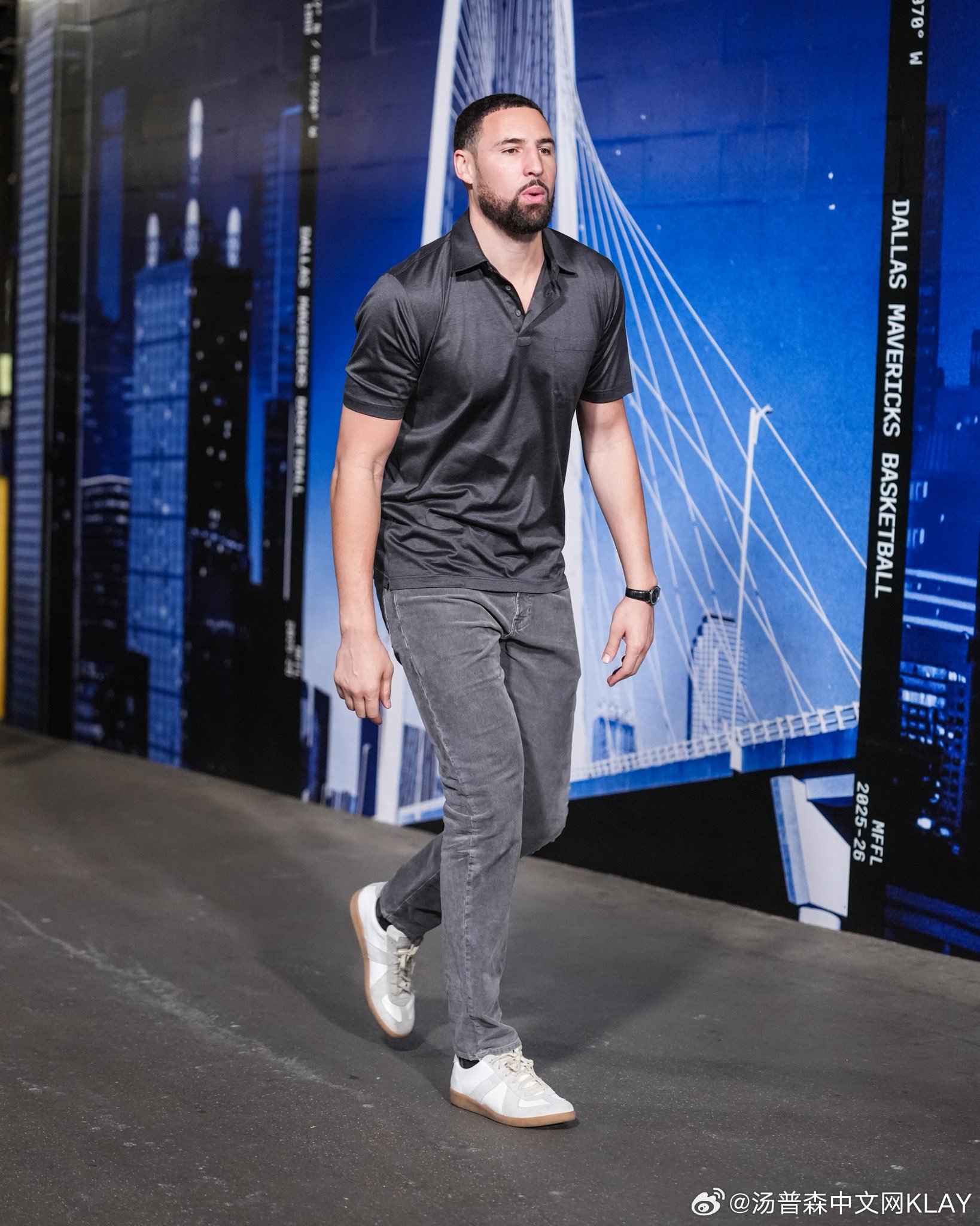 常规赛第7️⃣5️⃣场 独行侠主场对阵森林狼你汤的球员通道一堆人不打，鸡大师给点