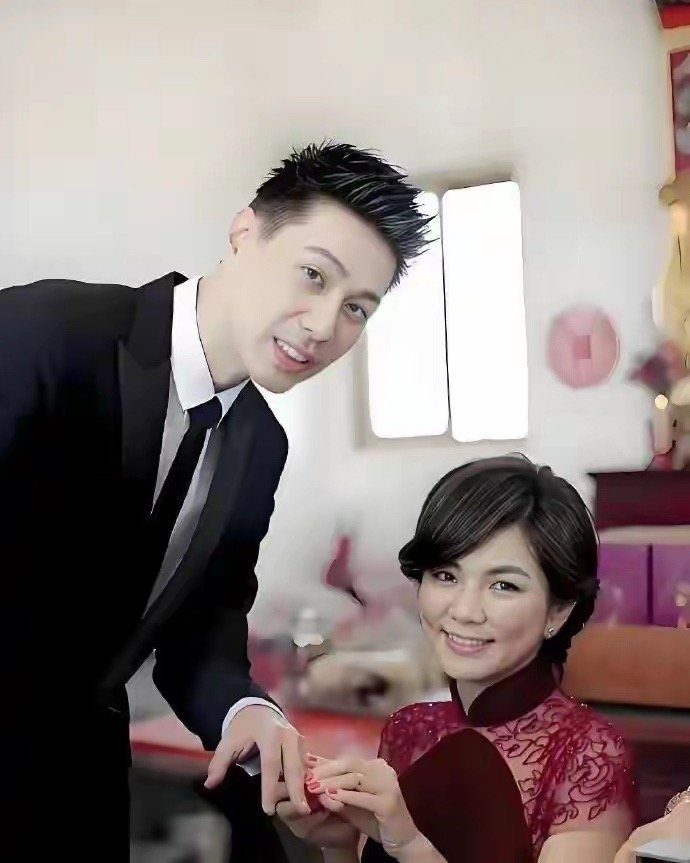 没想到啊，他俩竟然是夫妻，我看了十几年电视，到现在才知道。 