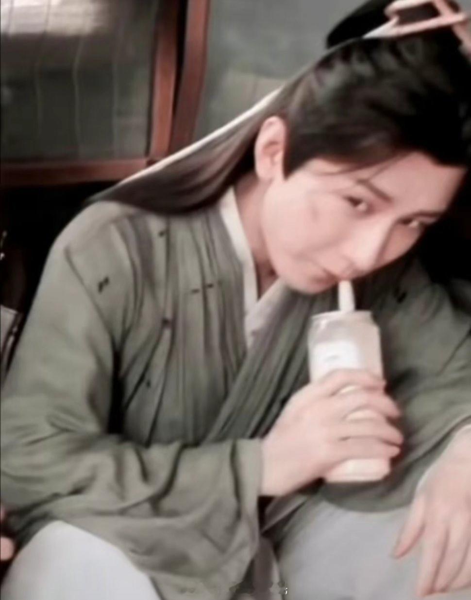#成毅代言李子园#我们可一直都是爱喝奶的宝宝，可甜了呢​​​