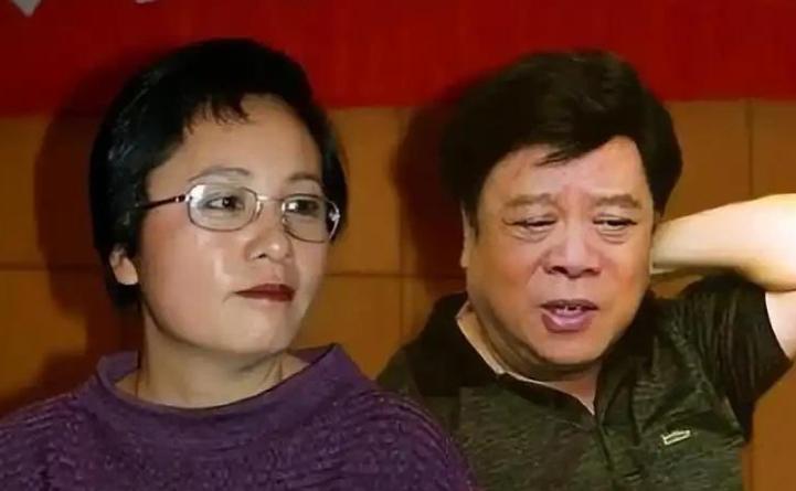 2004年4月，北京的一间法院大厅里，一个叫饶颖的女人走了进来。

她自称是中央