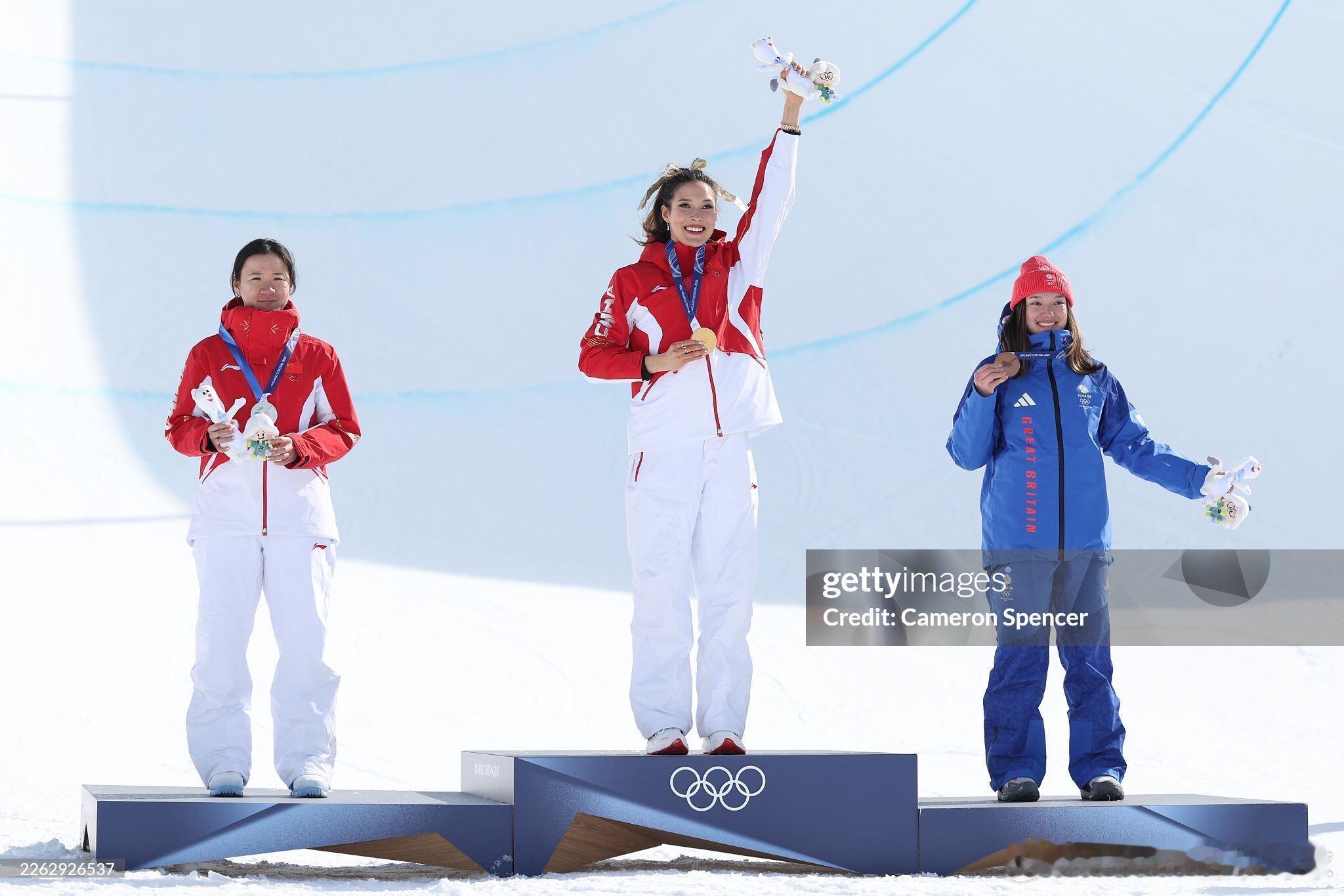 谷爱凌一战刷爆多项纪录米兰冬奥会上，谷爱凌以6枚冬奥奖牌刷新个人纪录，正式成为中