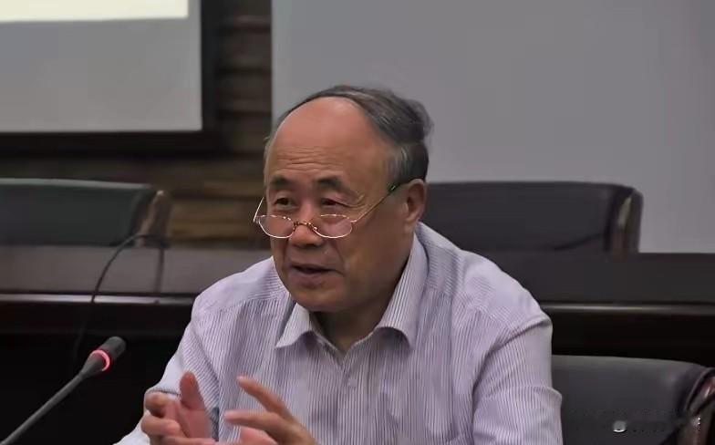 莫言的长兄管谟贤，1943年出生于山东高密，1968年，毕业于华东师范大学中文系