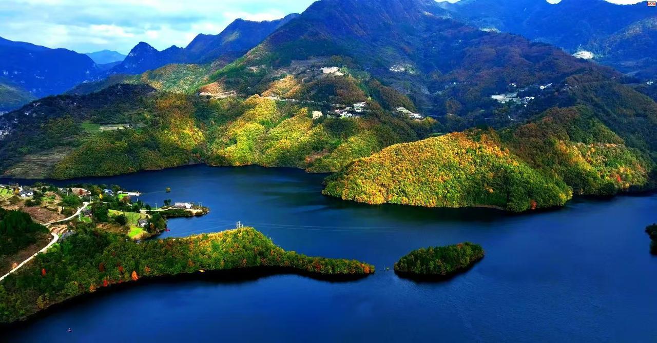 历苦辛，浪迹天涯，为碎银，离舍抛家。
　　一杯酒，一盏茶，望断天涯何处家，心醉处