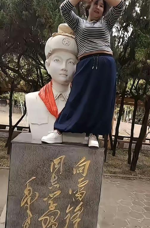 一张照片拍出来，可能只是一秒钟的事，但这次真正让人不舒服的，并不是拍照本身。
画